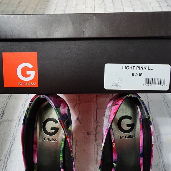 G by Guess GGWinna floral platform heels - Picture 6 of 6